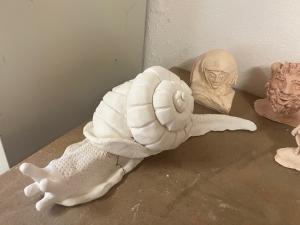 escargot géant en argile blanche