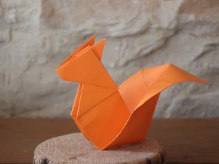écureuil en origami papier orange